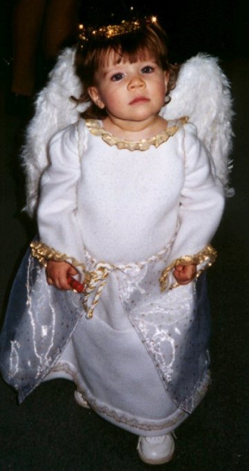 Niño disfrazado de ángel Niño disfrazado de ángel
